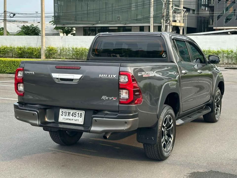 2022 Toyota hilux revo 2.4 mid double cab view 6