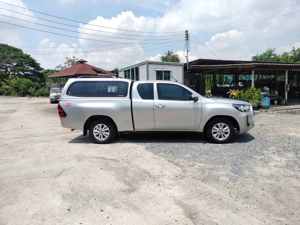 2021 Toyota revo 2.4 smart cab z edition mid view 5