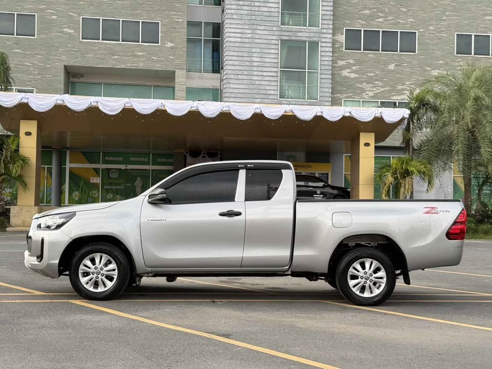 2021 Toyota revo smart cab 2.4 z edition view 4