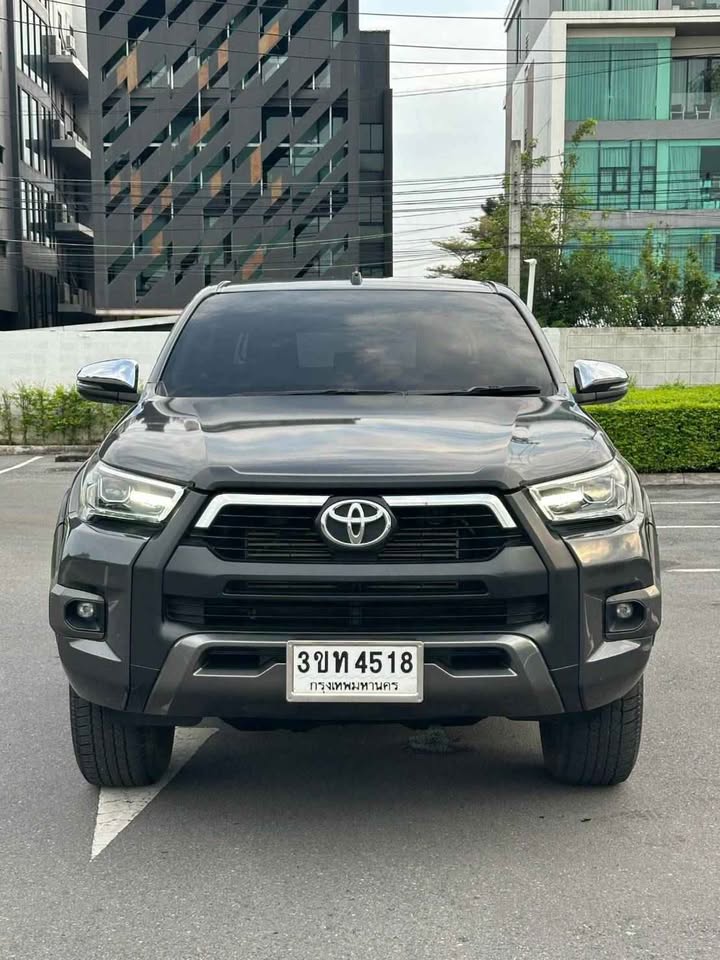 2022 Toyota revo view 3