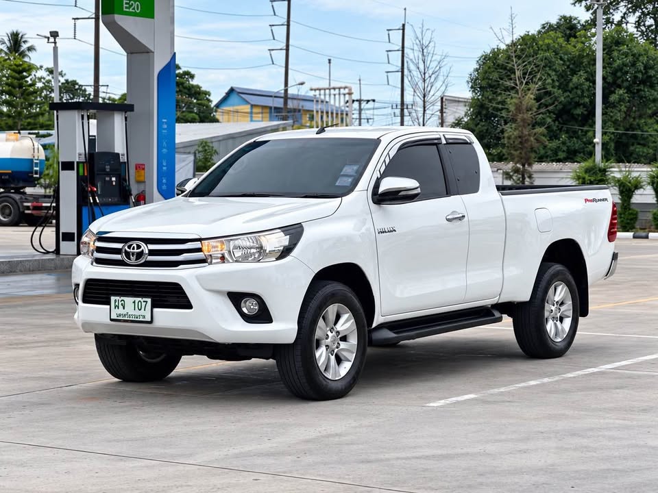 2015 Toyota revo view 2
