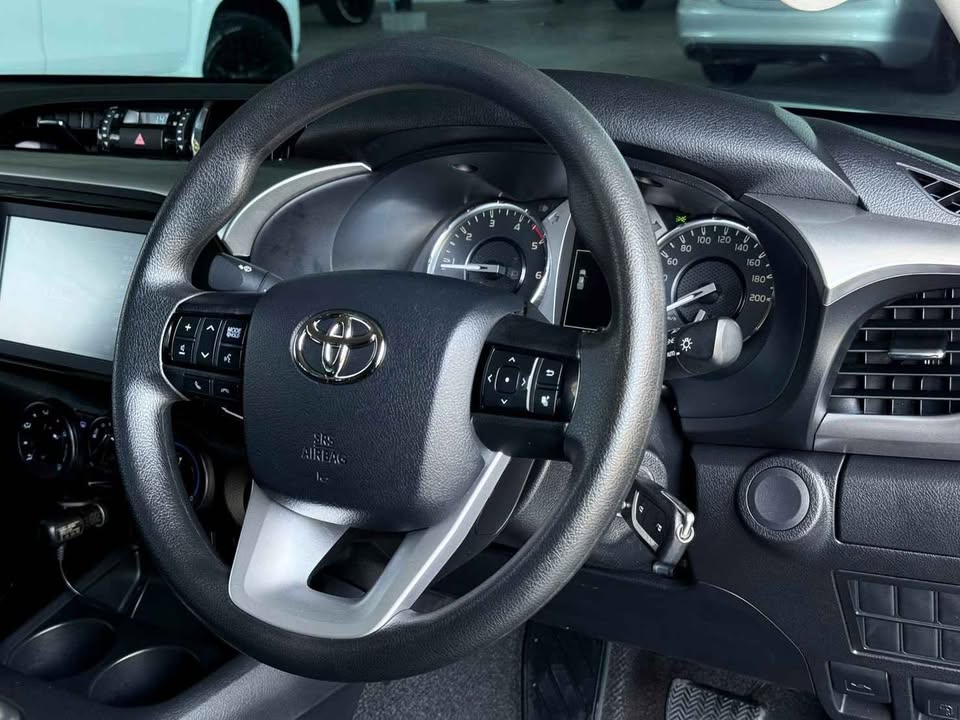 2023 Toyota hilux revo 2.4 auto view 6