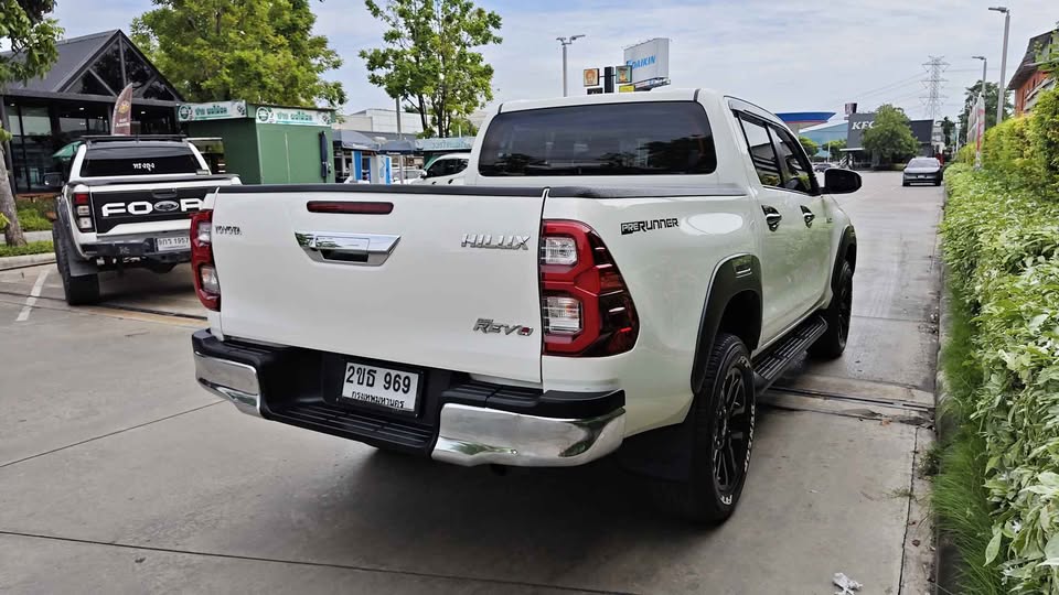 2022 Toyota Innova view 5