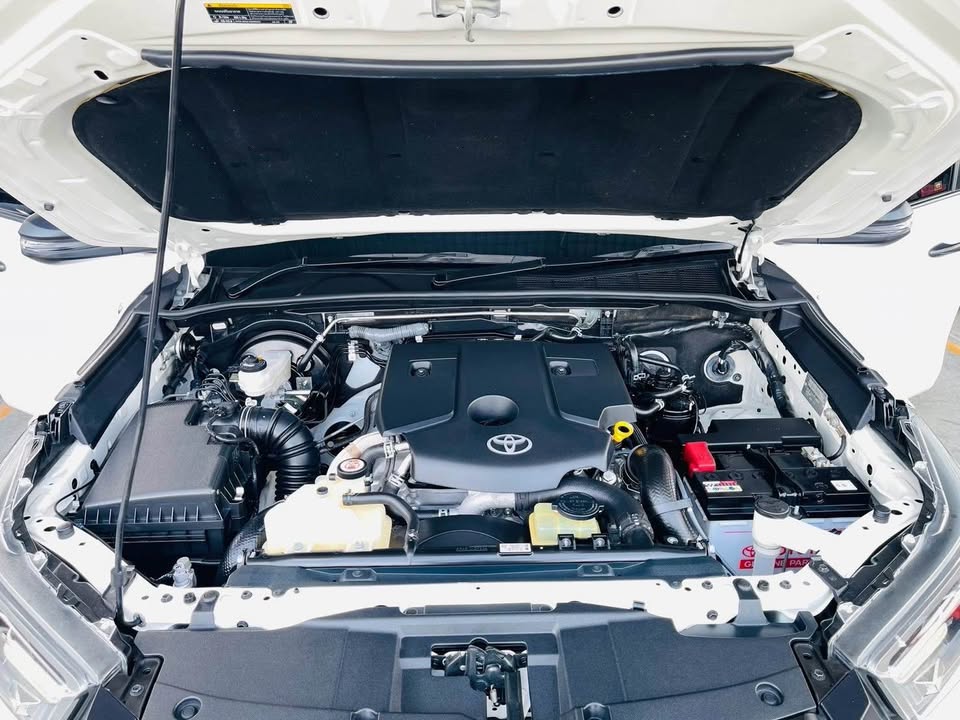 2021 Toyota revo view 3